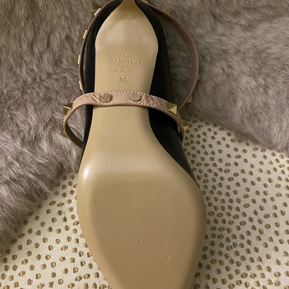 New without tags Valentino Garavani Studwrap black leather heels. Size 38. - Picture 6 of 7